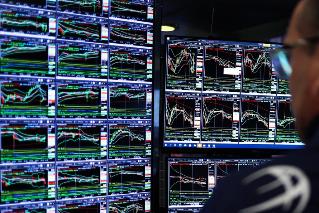 Crashing stocks may set S&P 500 up for major move