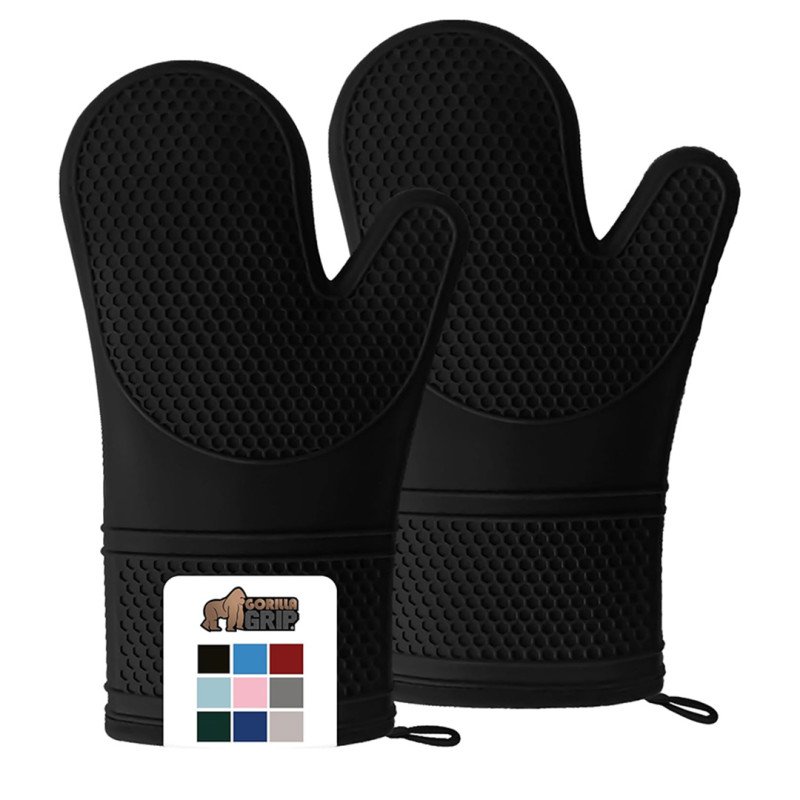 Amazon is selling a bestselling $30 oven mitt set with 19,000+ 5-star ratings for just $14