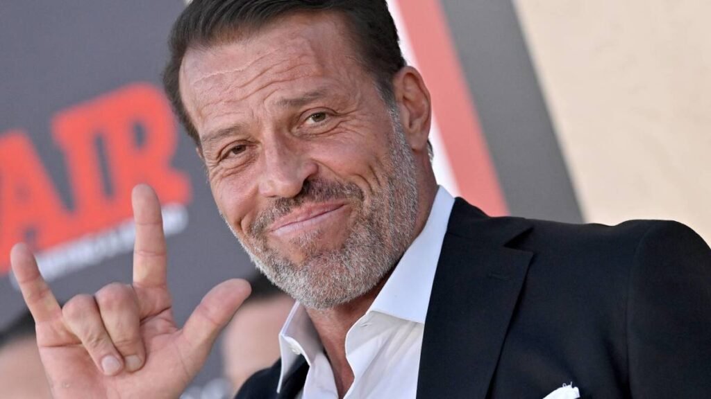 Tony Robbins has blunt 6-word reaction on Social Security, 401(k)s