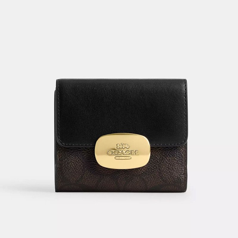 Coach Outlet is selling a $238 wallet for only $71, and shoppers call it 'amazing' and 'stylish'