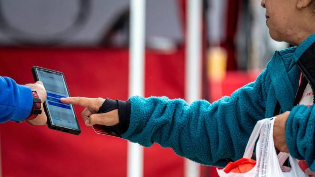 Popular payment app shuts down, angers users