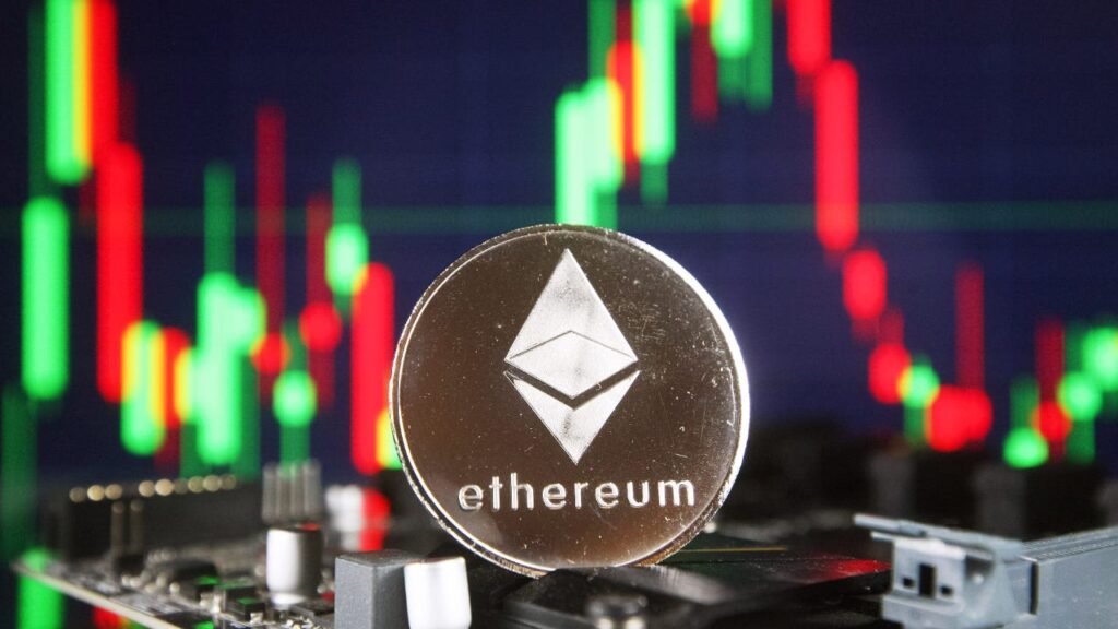Ethereum (ETH) Consolidates Within Tight Range As Key Support Level Forms