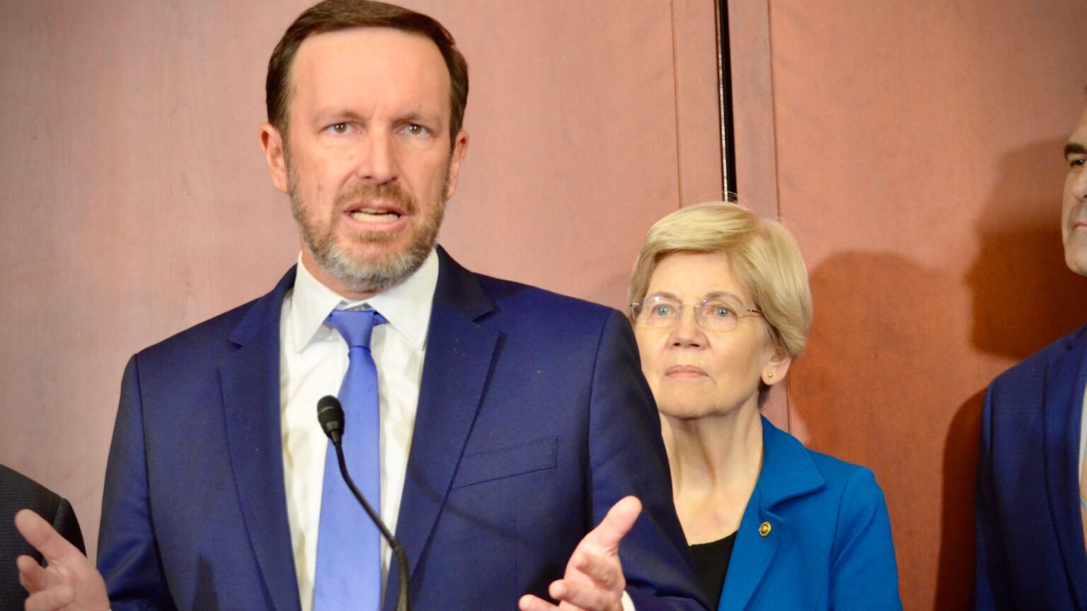 In Final Days of Senate Stablecoin Debate, Trump’s Crypto Ties to Remain in Spotlight