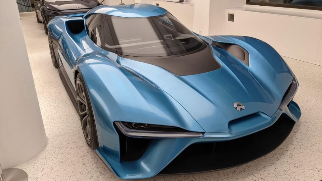 Is NIO stock an unmissable bargain below $4?